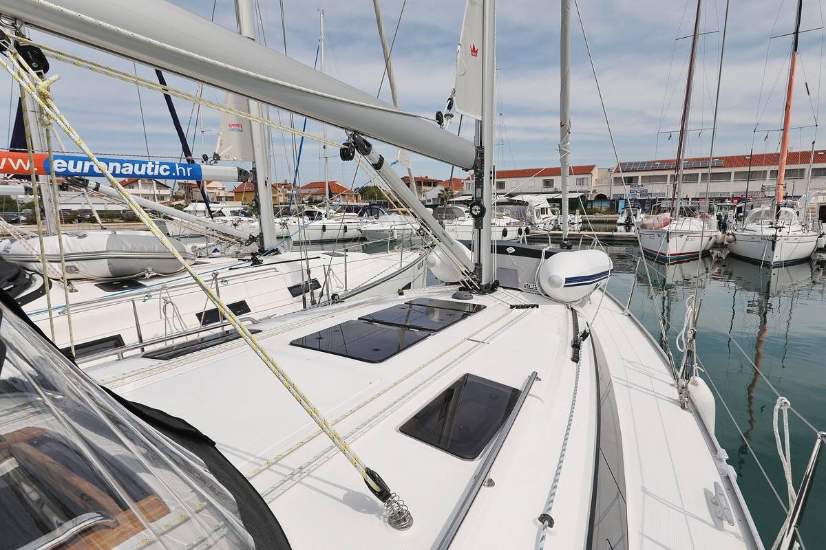 Bavaria Cruiser 37, Spectrum | Yacht Charter Croatia
