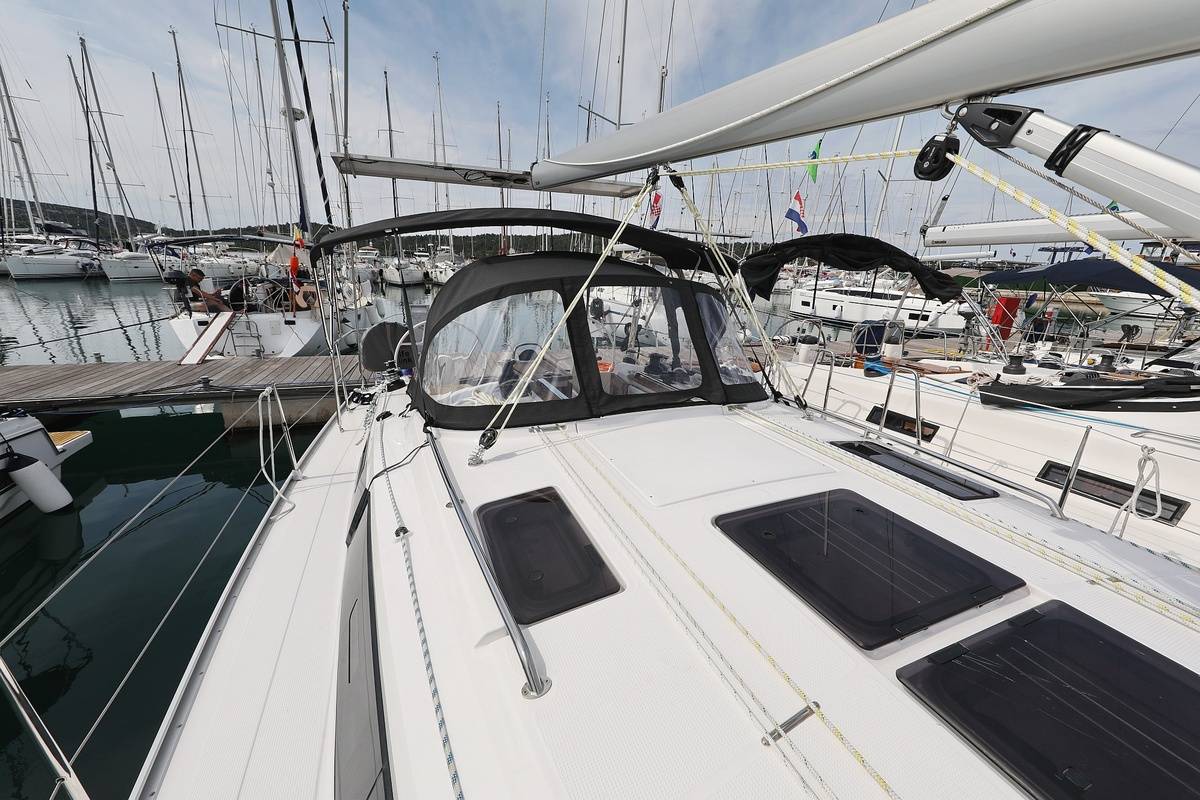Bavaria Cruiser 37, Spectrum | Yacht Charter Croatia