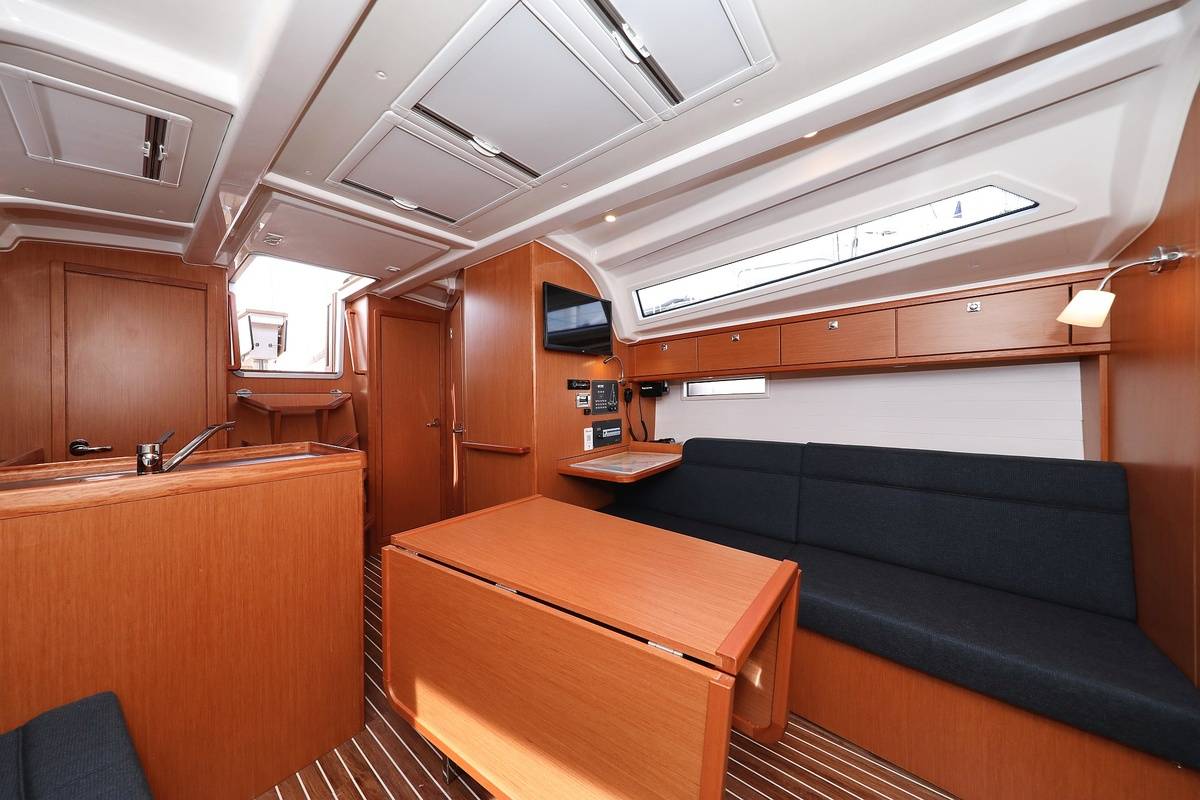 Bavaria Cruiser 37, Spectrum | Yacht Charter Croatia