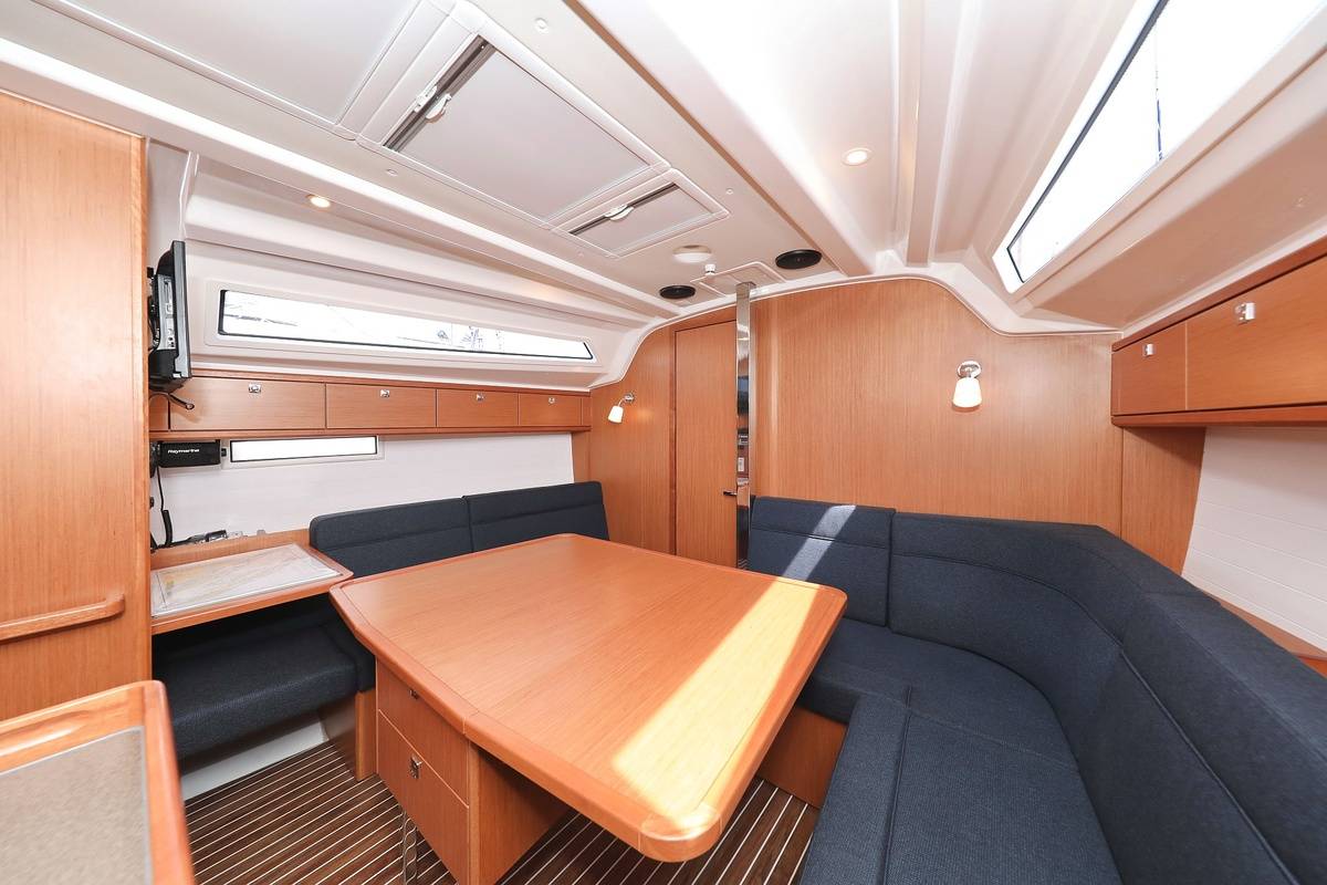 Bavaria Cruiser 37, Spectrum | Yacht Charter Croatia