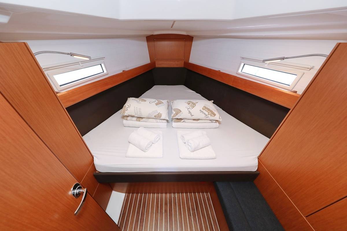 Bavaria Cruiser 37, Spectrum | Yacht Charter Croatia