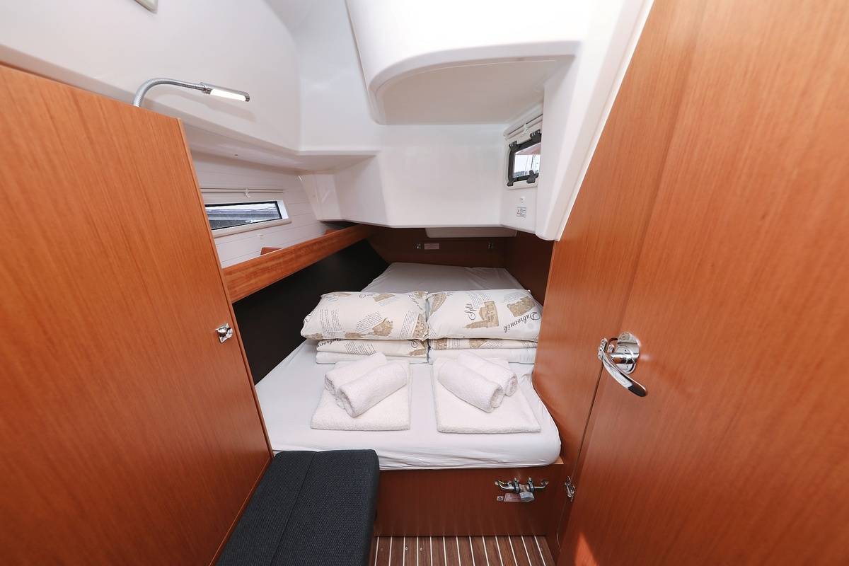 Bavaria Cruiser 37, Spectrum | Yacht Charter Croatia