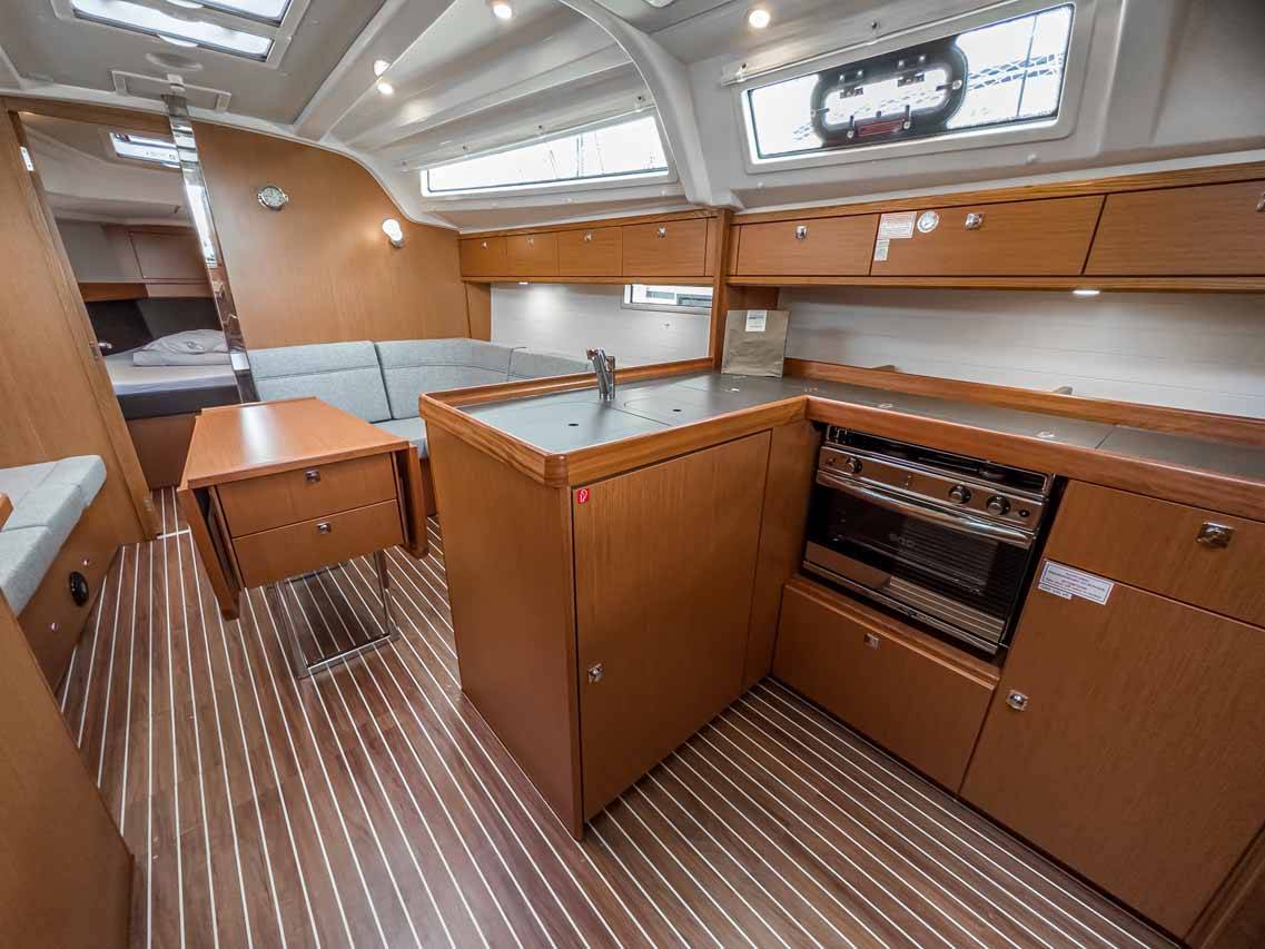 Bavaria Cruiser 37, Scala | Yachtcharter Kroatien