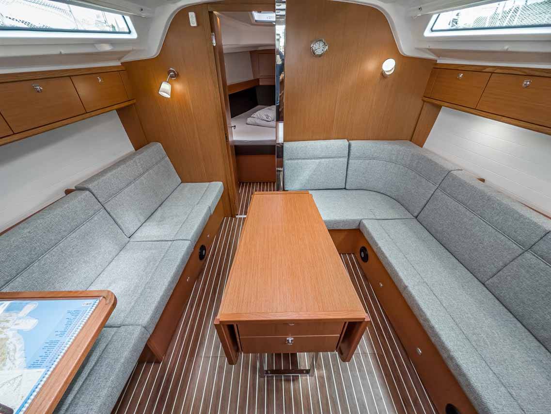 Bavaria Cruiser 37, Scala | Yachtcharter Kroatien