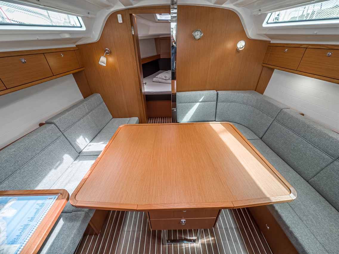 Bavaria Cruiser 37, Scala | Yachtcharter Kroatien