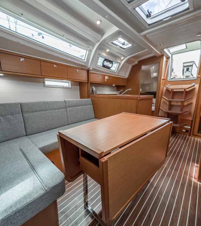 Bavaria Cruiser 37, Scala | Yachtcharter Kroatien
