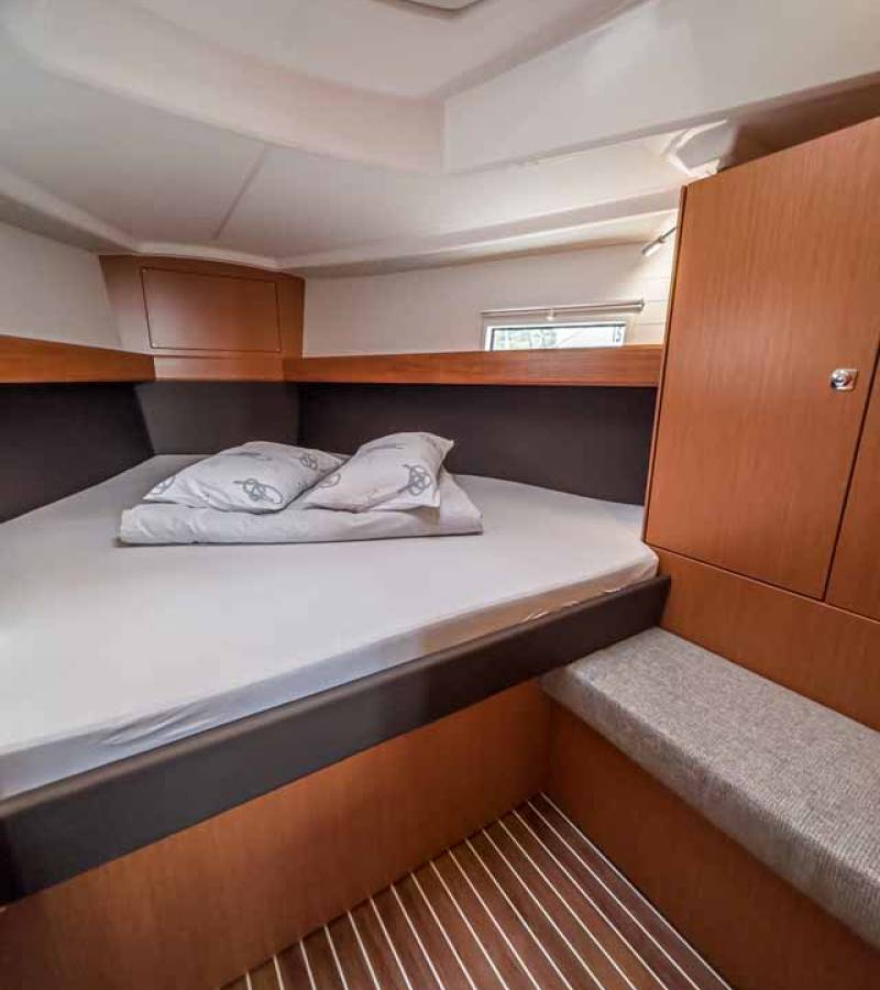 Bavaria Cruiser 37, Scala | Yachtcharter Kroatien