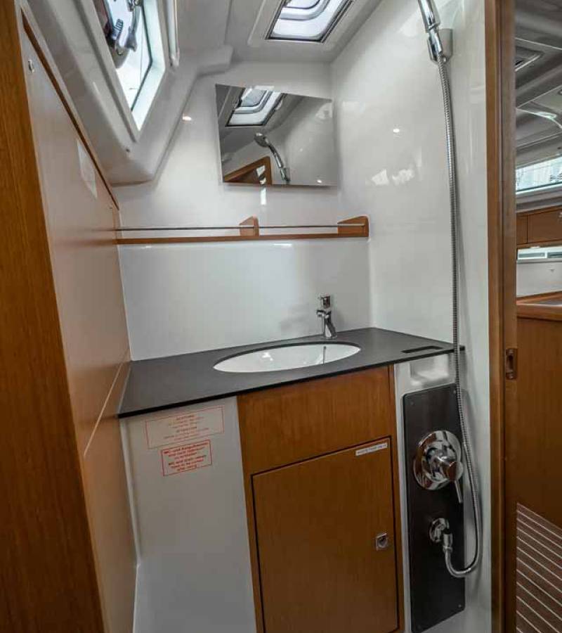 Bavaria Cruiser 37, Scala | Yachtcharter Kroatien