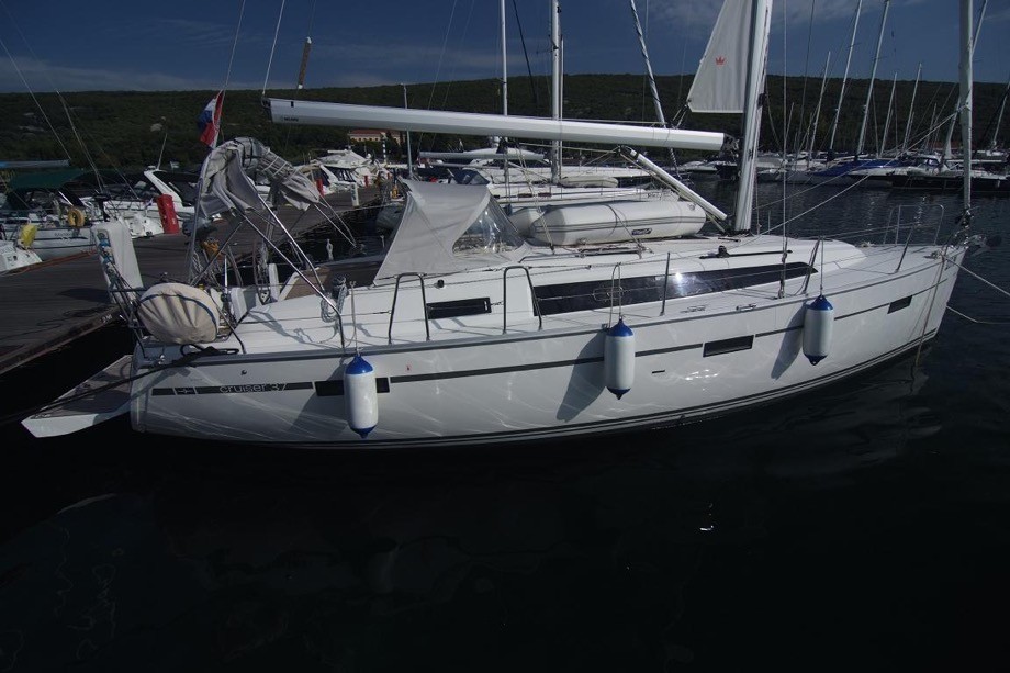 Bavaria Cruiser 37, Jugo | Yacht Charter Croatia
