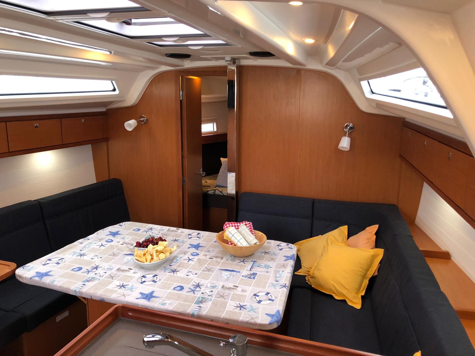 Bavaria Cruiser 37, Lana 3 | Yachtcharter Kroatien