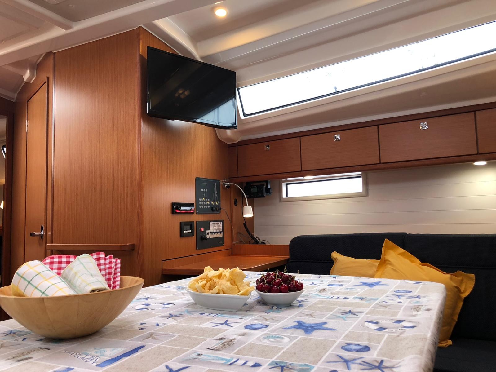 Bavaria Cruiser 37, Lana 3 | Yachtcharter Kroatien