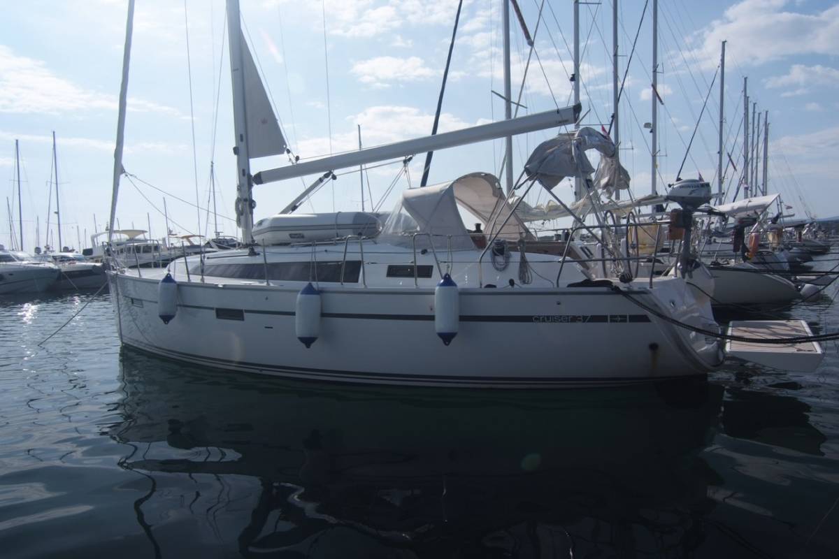 Bavaria Cruiser 37, Dori | Yacht Charter Croatia