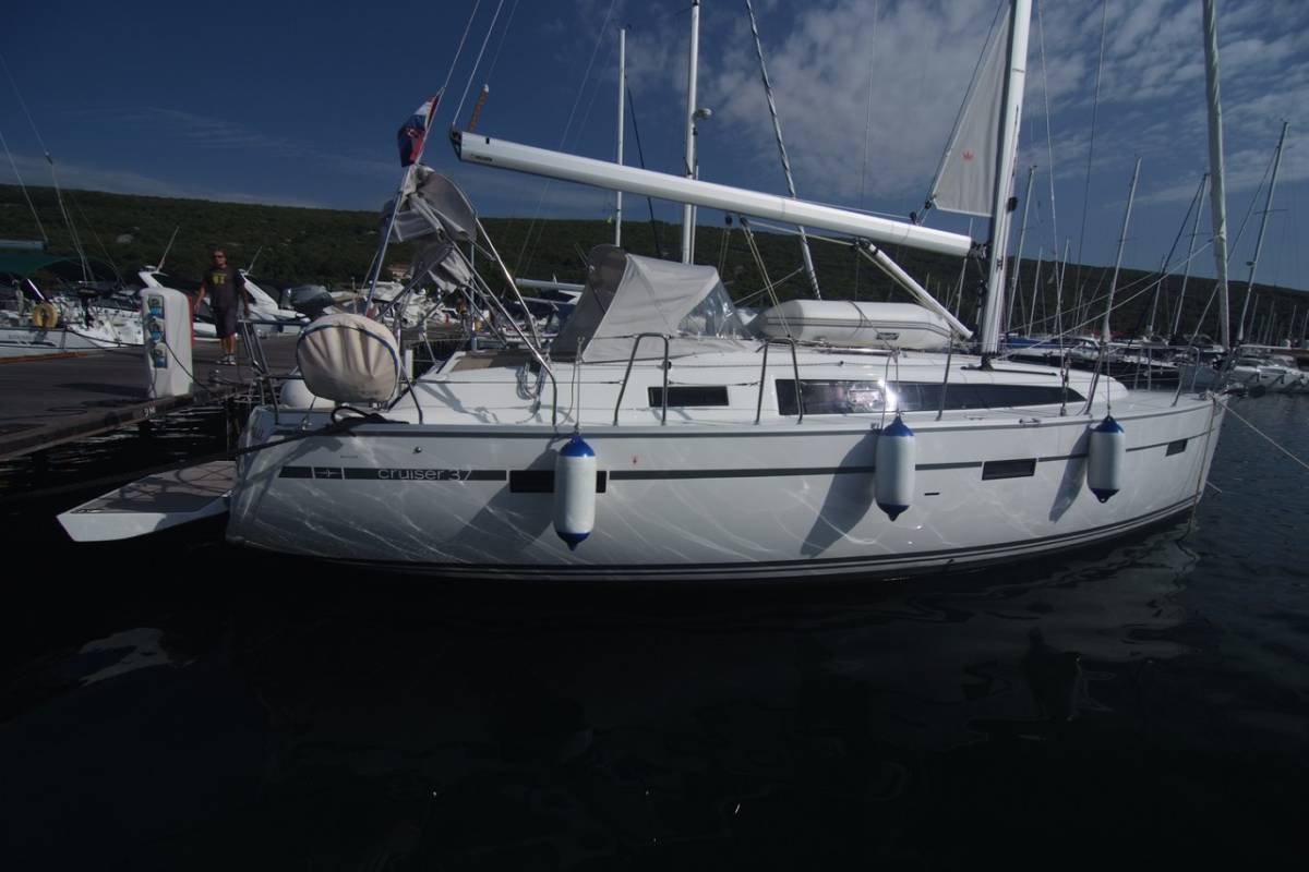 Bavaria Cruiser 37, Dori | Yacht Charter Croatia