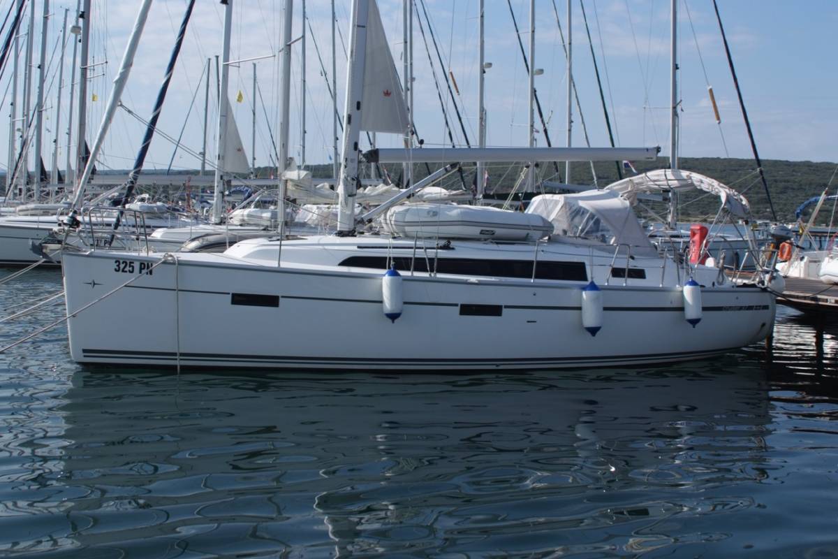 Bavaria Cruiser 37, Dori | Yacht Charter Croatia
