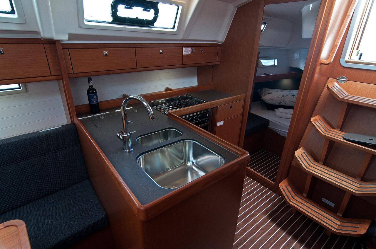 Bavaria Cruiser 37, Adria Nina | Noleggio di Yacht Croazia