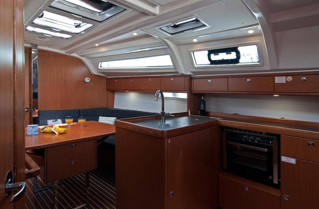 Bavaria Cruiser 37, Adria Nina | Noleggio di Yacht Croazia