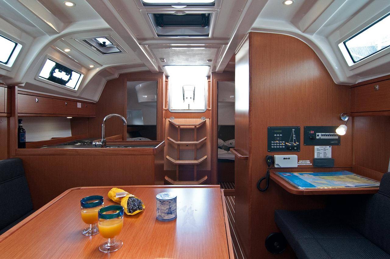 Bavaria Cruiser 37, Adria Nina | Noleggio di Yacht Croazia