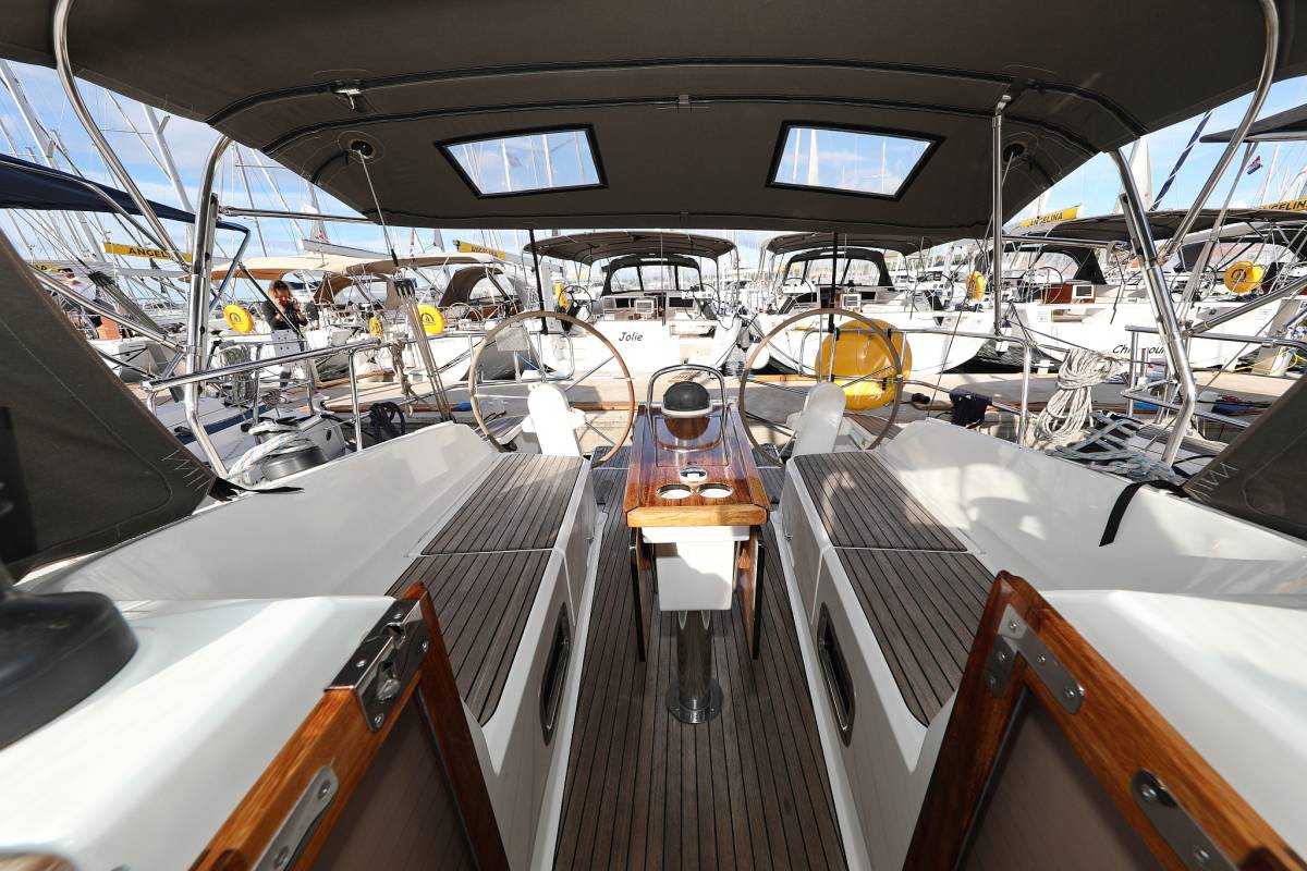Bavaria Cruiser 37, Sun Course | Yacht Charter Croatia