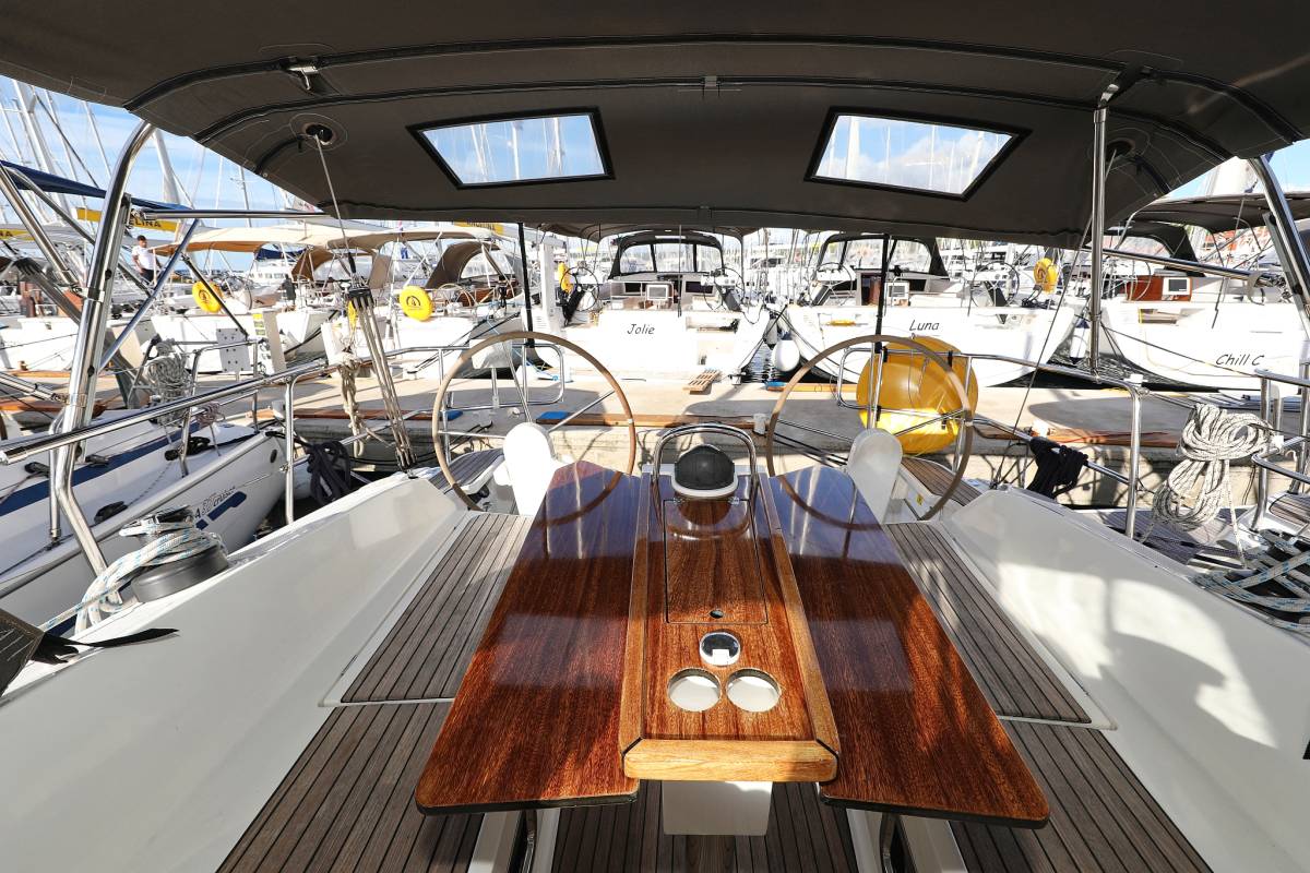 Bavaria Cruiser 37, Sun Course | Yacht Charter Croatia