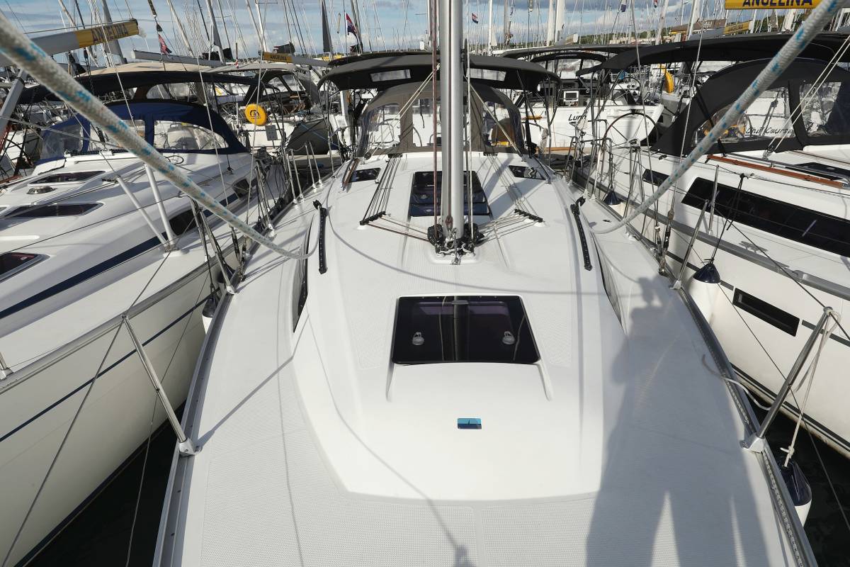 Bavaria Cruiser 37, Sun Course | Yacht Charter Croatia
