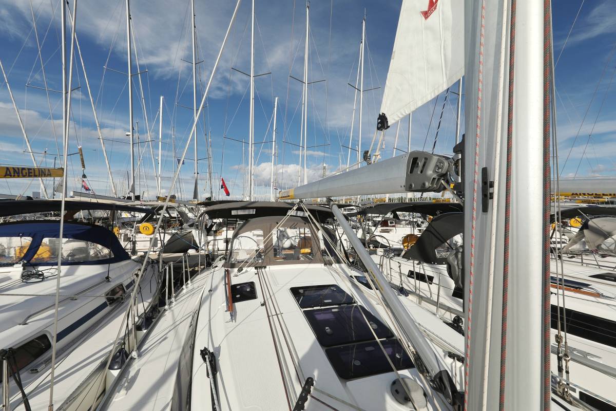 Bavaria Cruiser 37, Sun Course | Yacht Charter Croatia