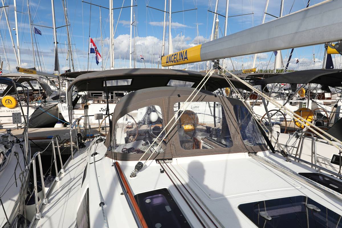 Bavaria Cruiser 37, Sun Course | Yacht Charter Croatia