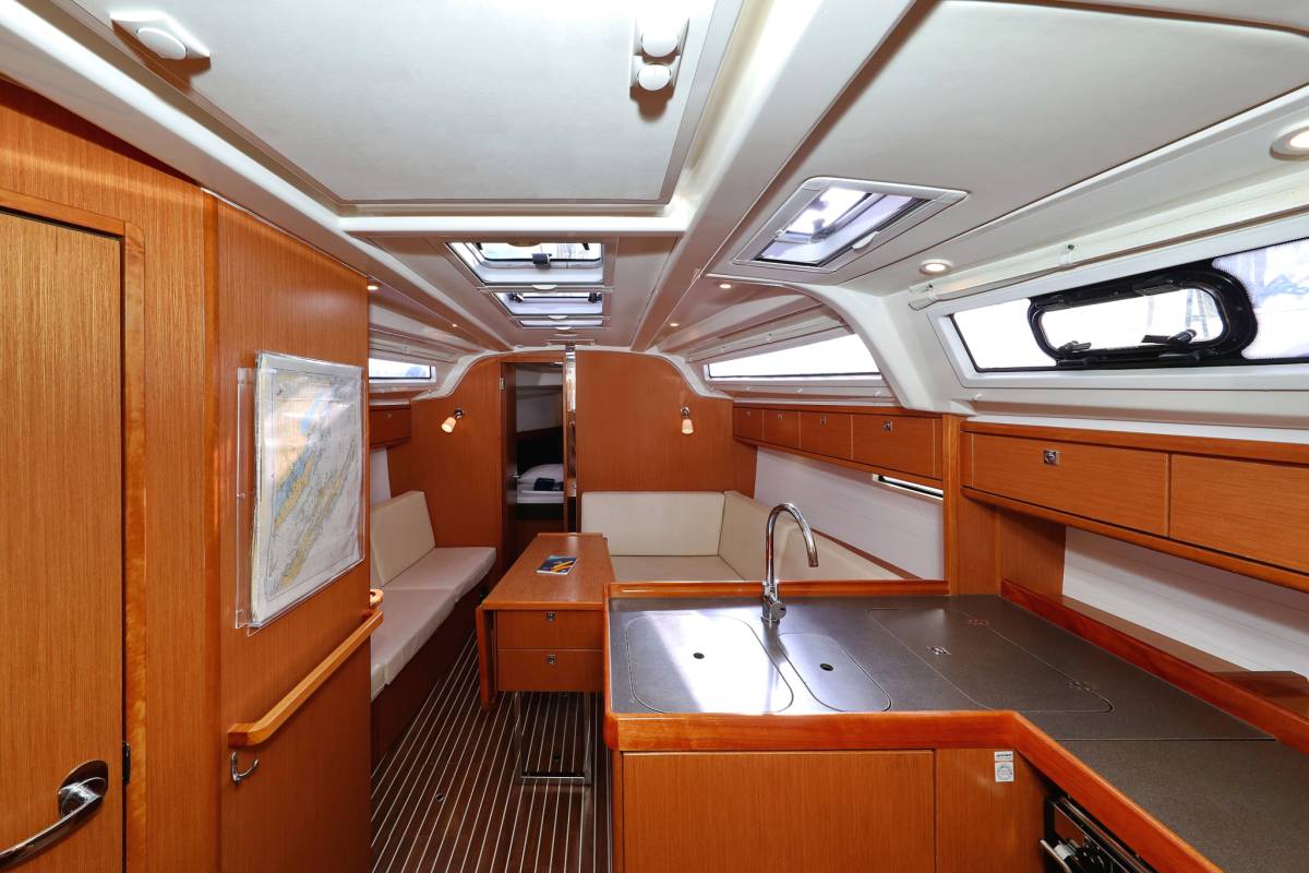 Bavaria Cruiser 37, Sun Course | Yacht Charter Croatia