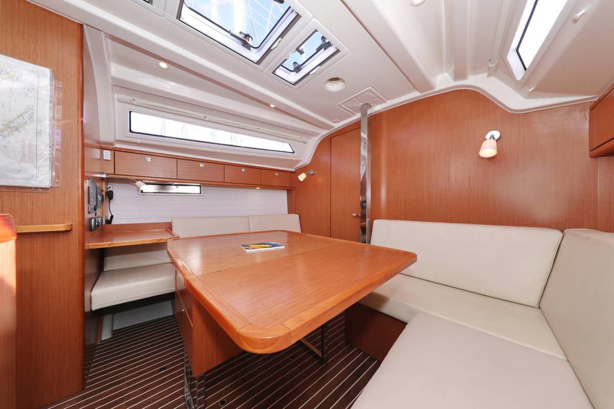 Bavaria Cruiser 37, Sun Course | Yacht Charter Croatia