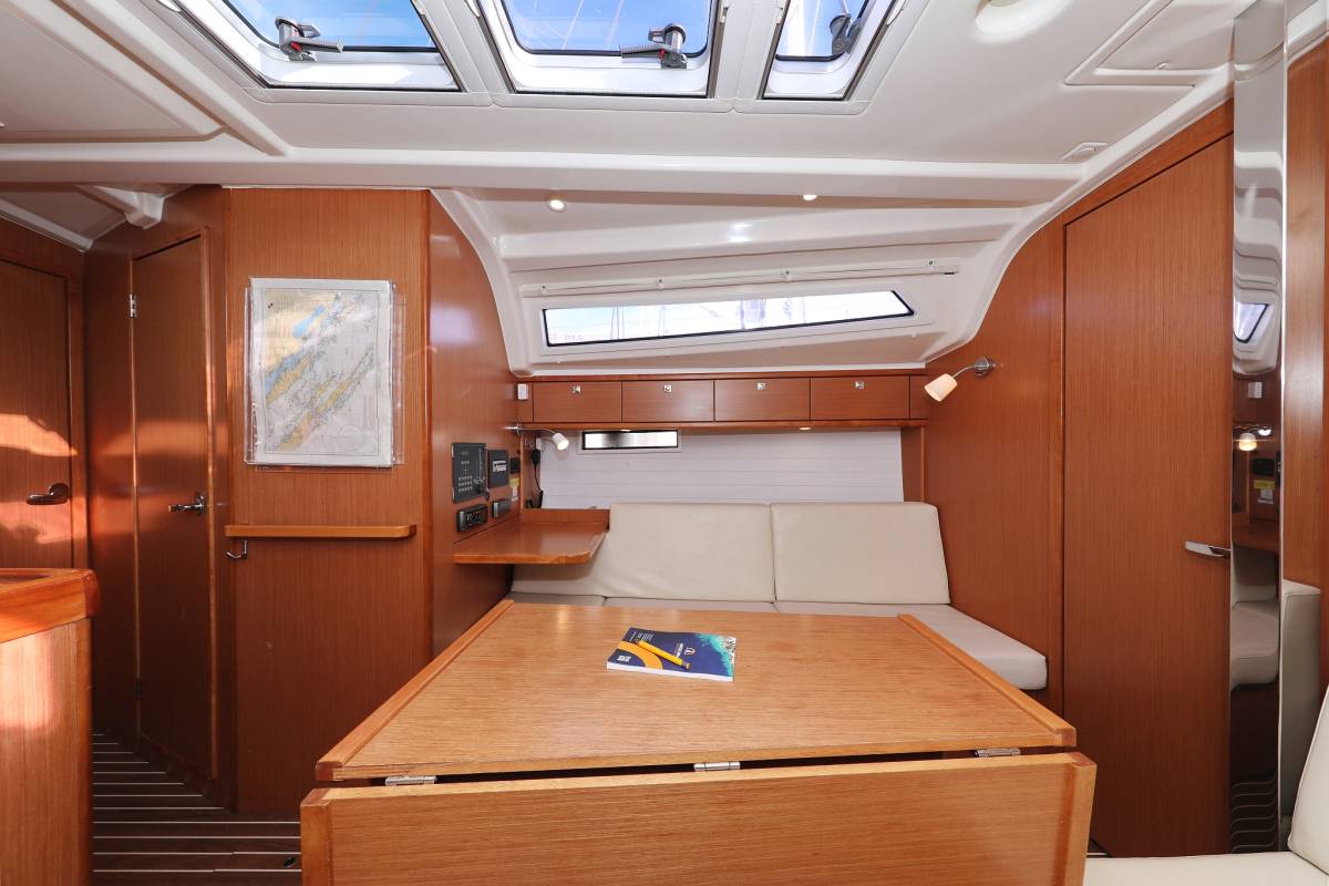 Bavaria Cruiser 37, Sun Course | Yacht Charter Croatia