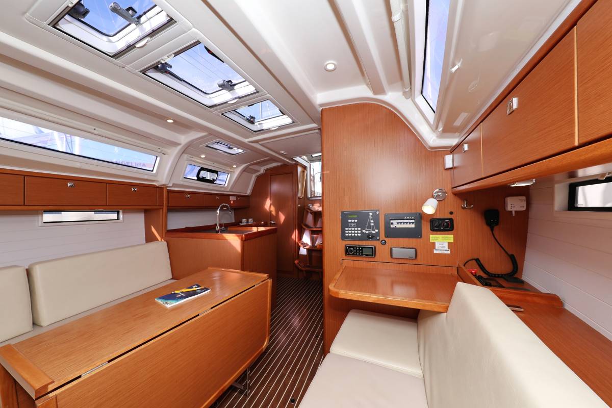 Bavaria Cruiser 37, Sun Course | Yacht Charter Croatia