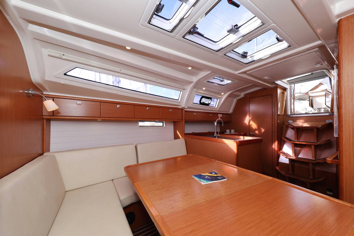 Bavaria Cruiser 37, Sun Course | Yacht Charter Croatia