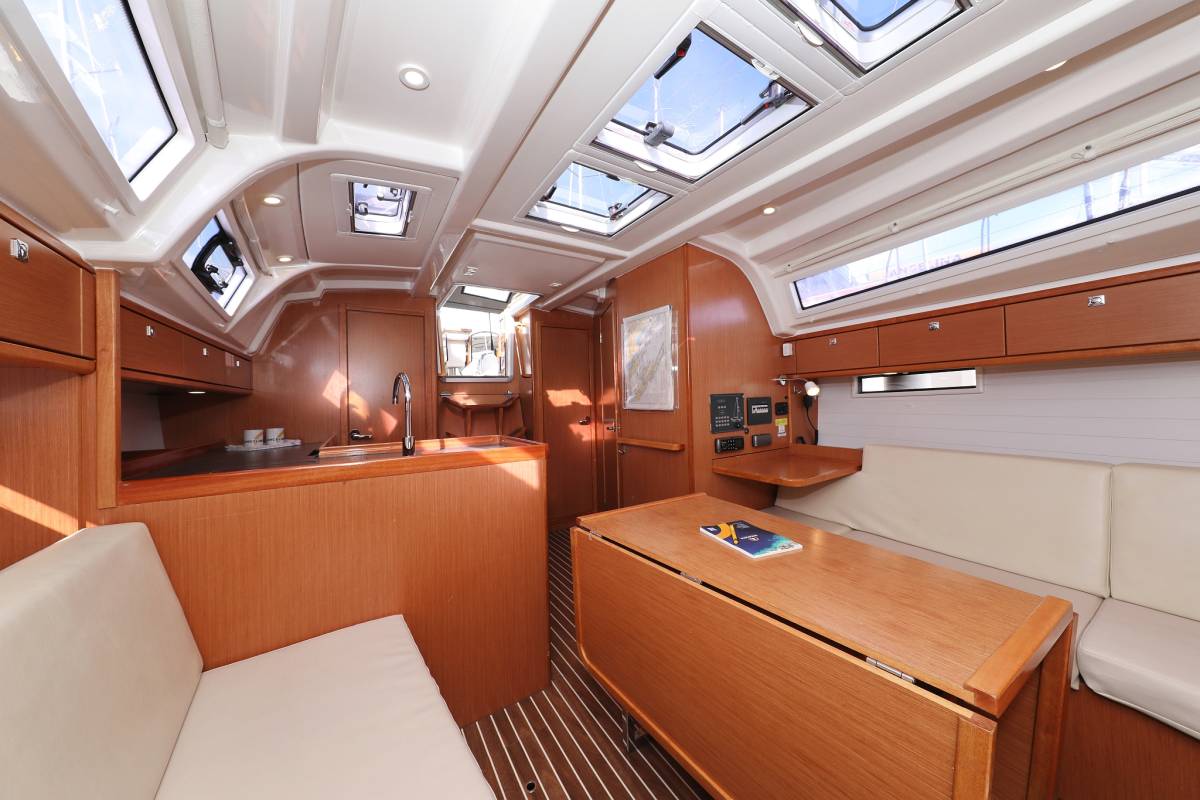 Bavaria Cruiser 37, Sun Course | Yacht Charter Croatia