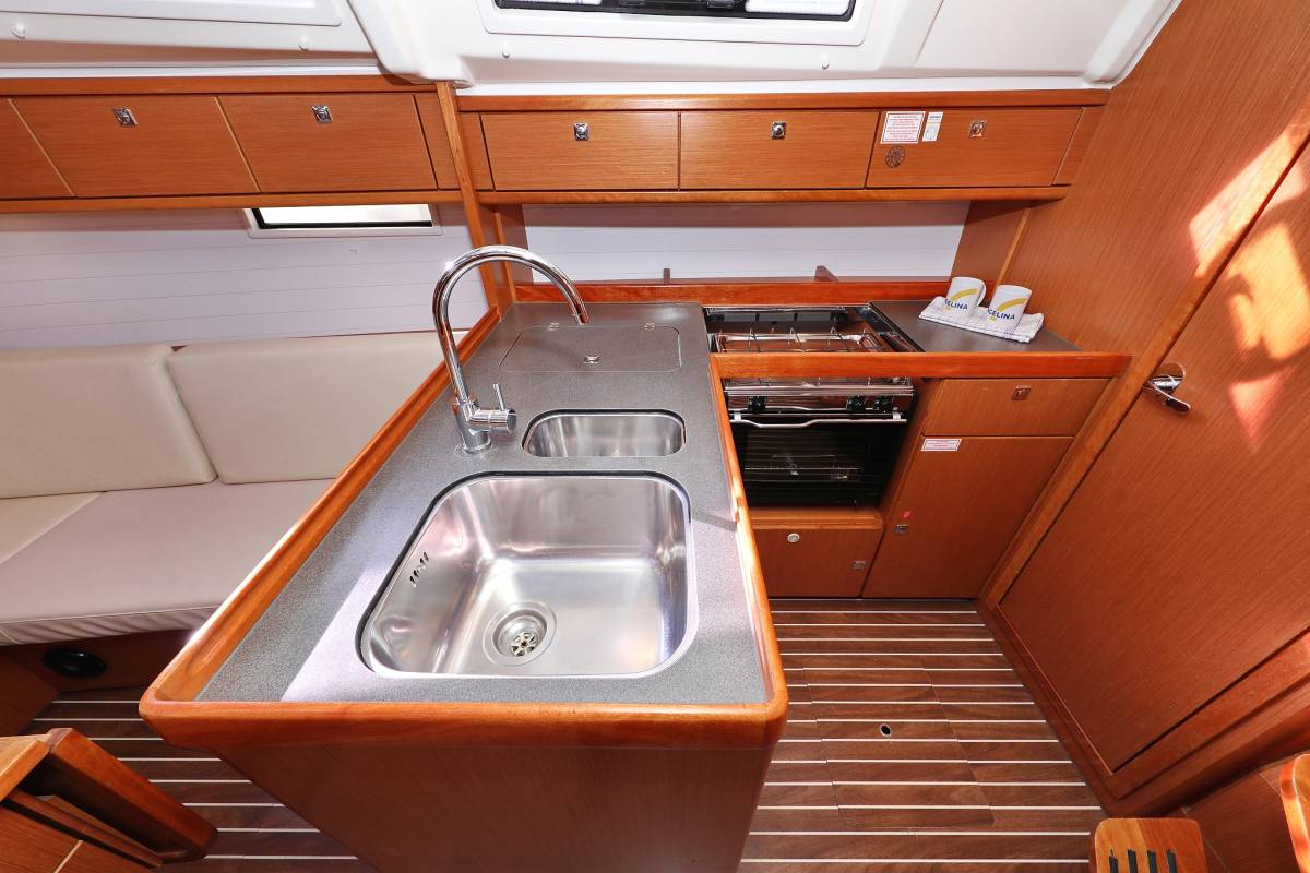 Bavaria Cruiser 37, Sun Course | Yacht Charter Croatia