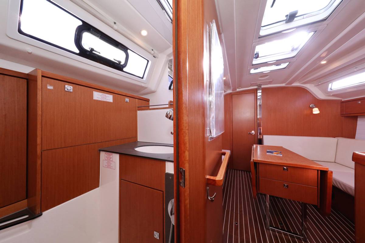 Bavaria Cruiser 37, Sun Course | Yacht Charter Croatia