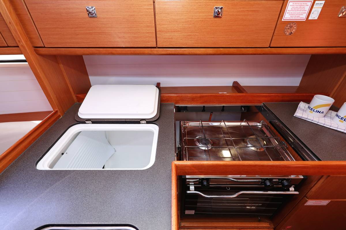 Bavaria Cruiser 37, Sun Course | Yacht Charter Croatia