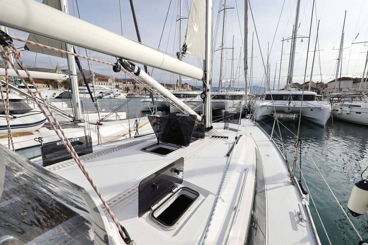 Bavaria Cruiser 41 Style, Anegada | Yacht Charter Croatia