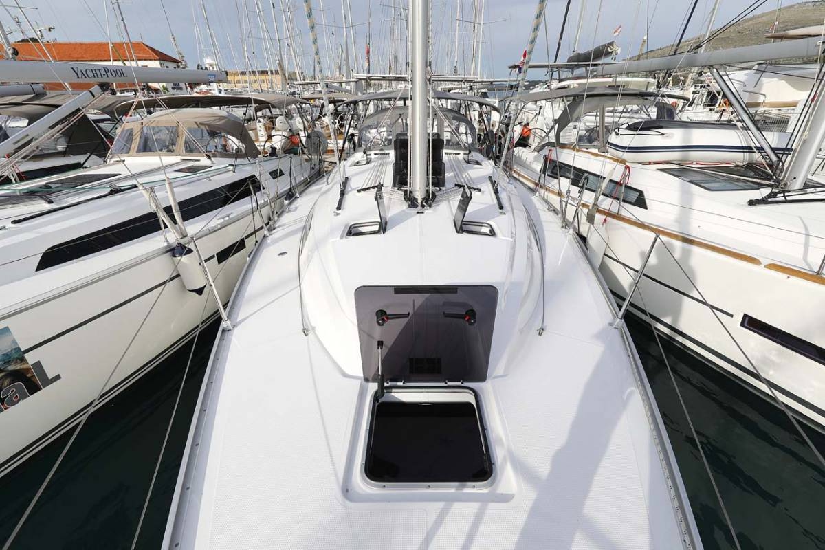 Bavaria Cruiser 41 Style, Anegada | Yacht Charter Croatia