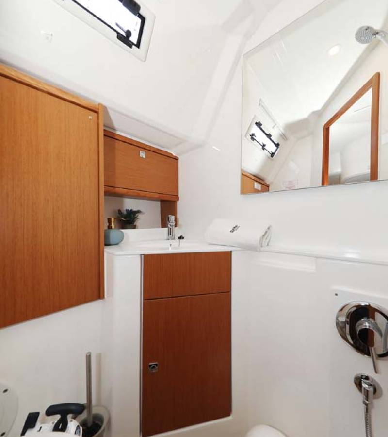 Bavaria Cruiser 46 Style, Cala Mawa | Yacht Charter Croatia