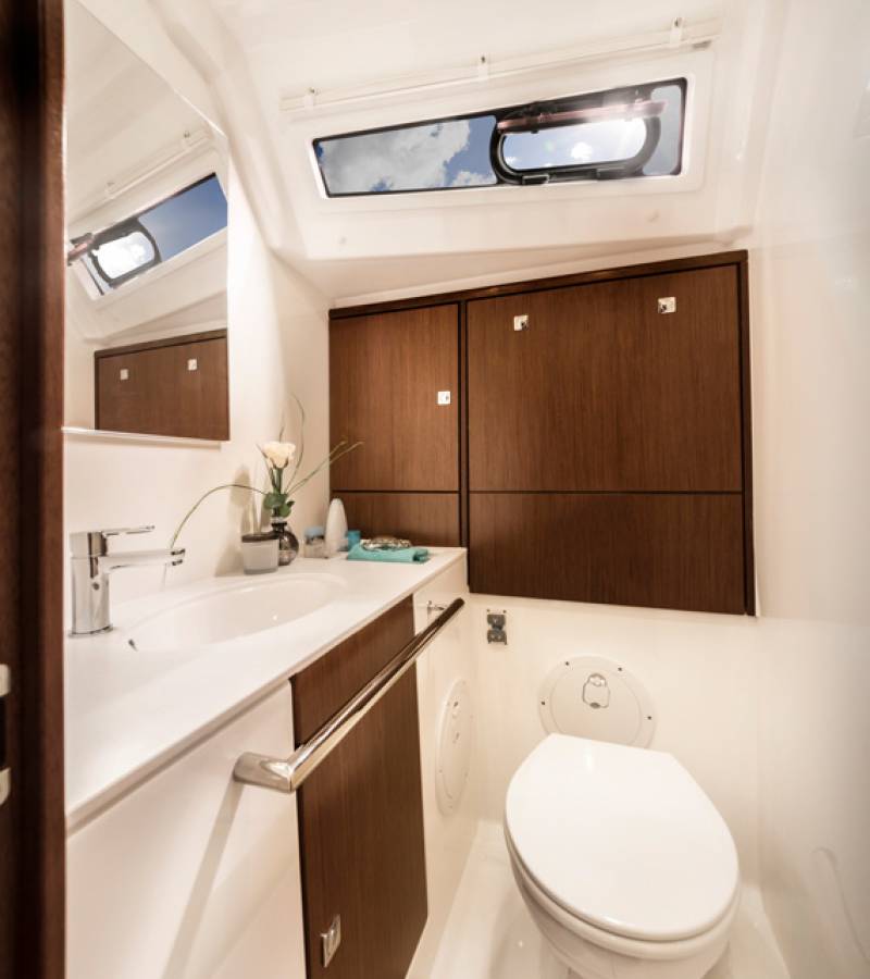 Bavaria Cruiser 46 Style, Lyra | Yacht Charter Croatia