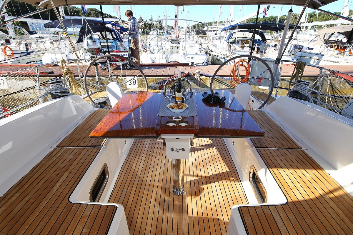 Bavaria Cruiser 46, Viribus Unitis | Yacht Charter Croatia