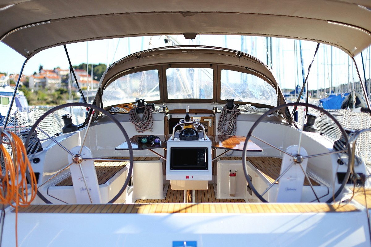 Bavaria Cruiser 46, Viribus Unitis | Yacht Charter Croatia