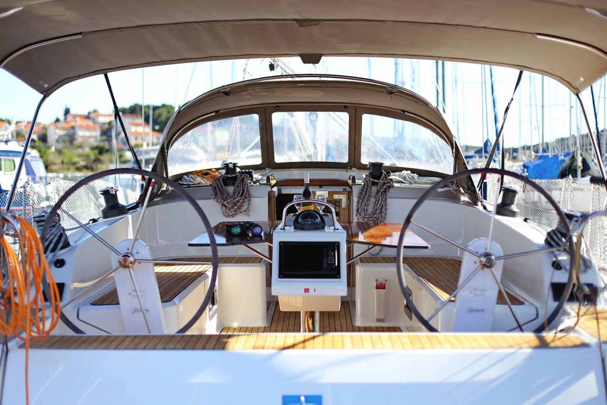 Bavaria Cruiser 46, Viribus Unitis | Yacht Charter Croatia