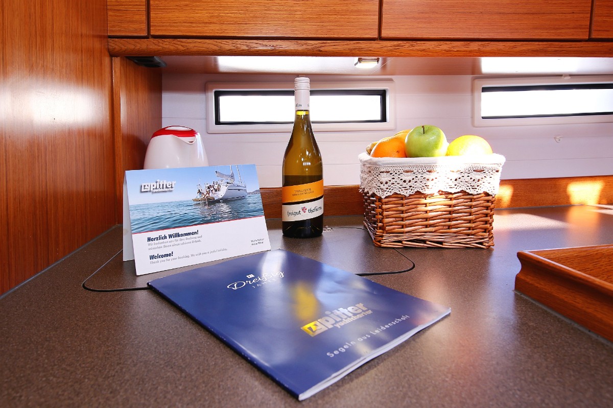 Bavaria Cruiser 46, Viribus Unitis | Yacht Charter Croatia