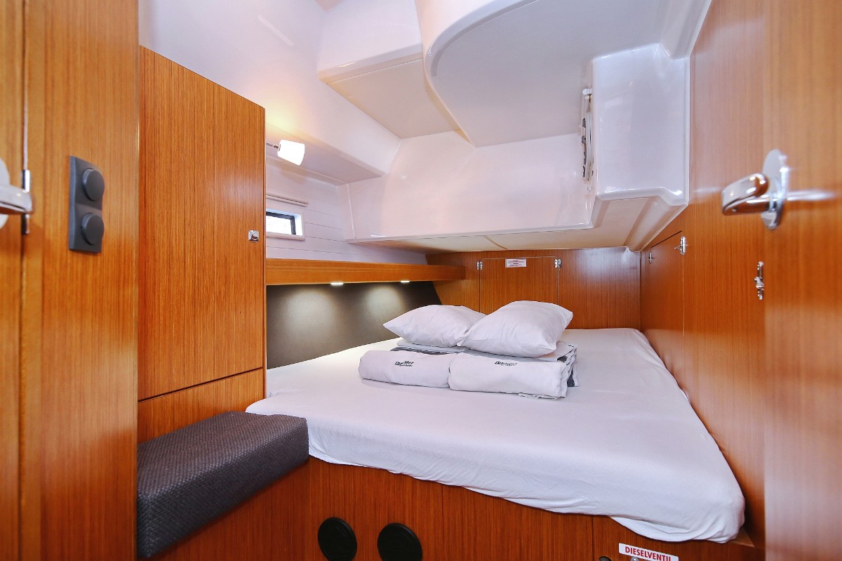 Bavaria Cruiser 46, Viribus Unitis | Yacht Charter Croatia