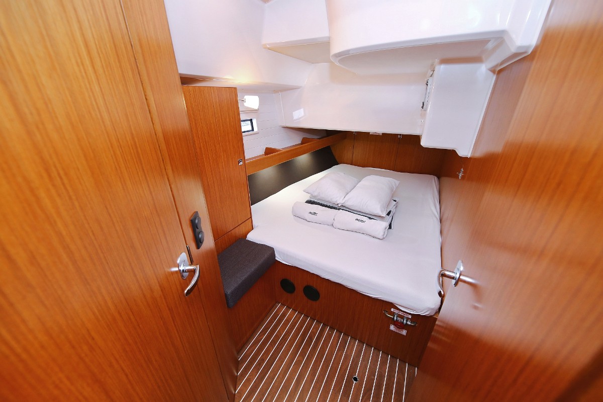 Bavaria Cruiser 46, Viribus Unitis | Yacht Charter Croatia
