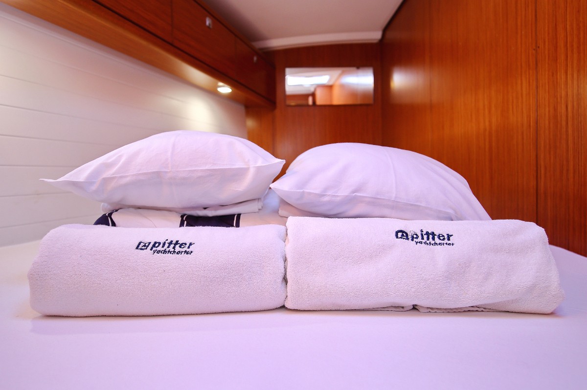 Bavaria Cruiser 46, Viribus Unitis | Yacht Charter Croatia
