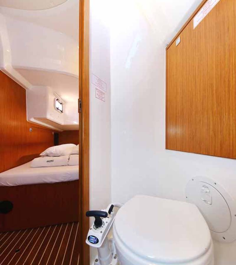 Bavaria Cruiser 46, Viribus Unitis | Yacht Charter Croatia