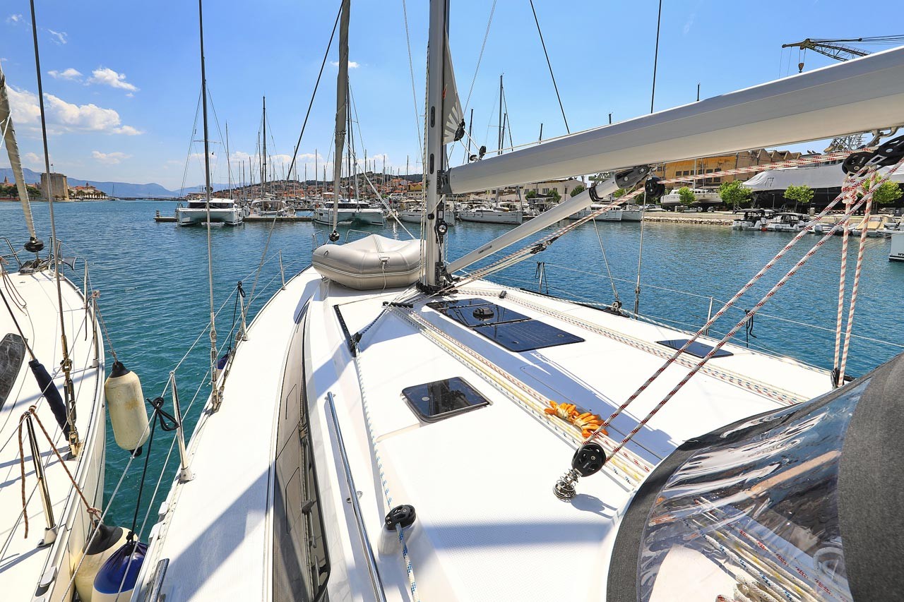 Bavaria Cruiser 46, Avior | Yacht Charter Croatia