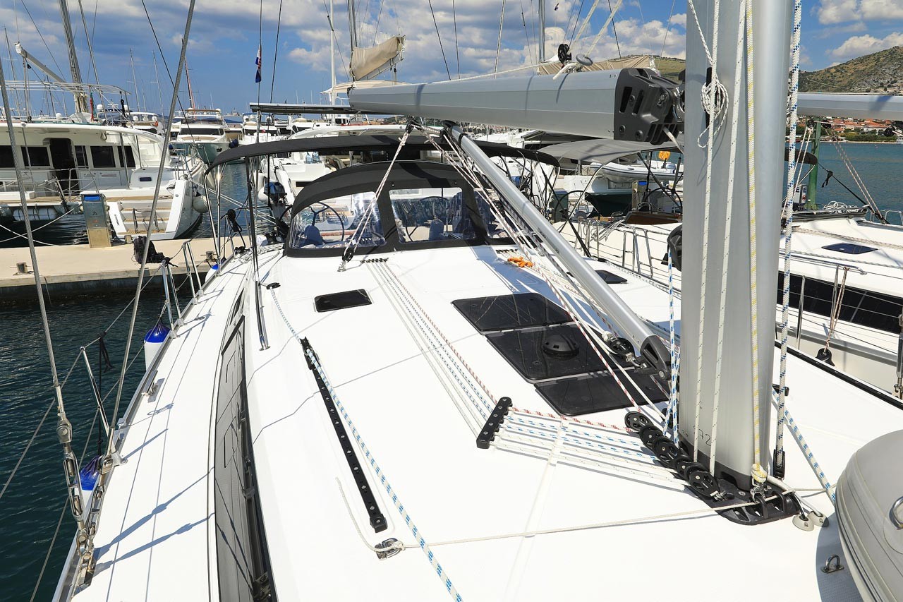 Bavaria Cruiser 46, Avior | Yacht Charter Croatia