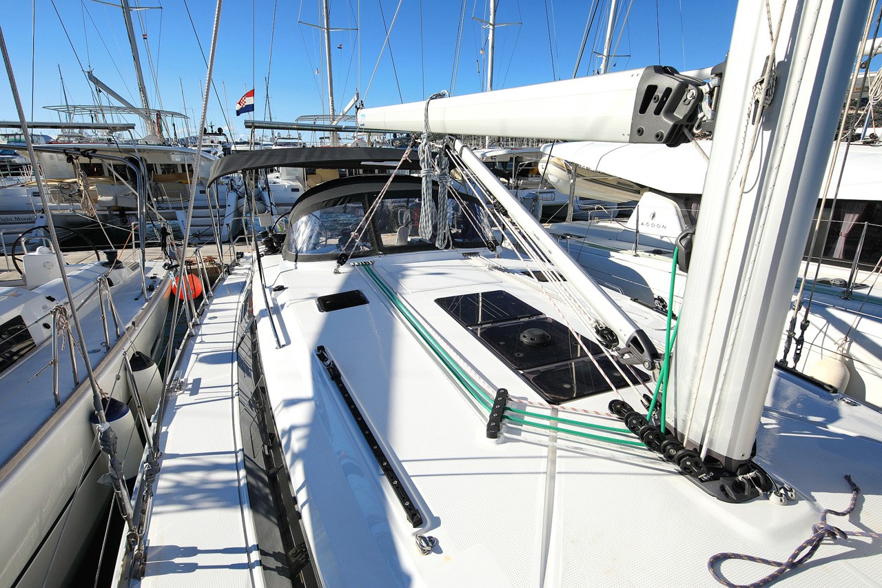 Bavaria Cruiser 46, Saphir | Yacht Charter Croatia